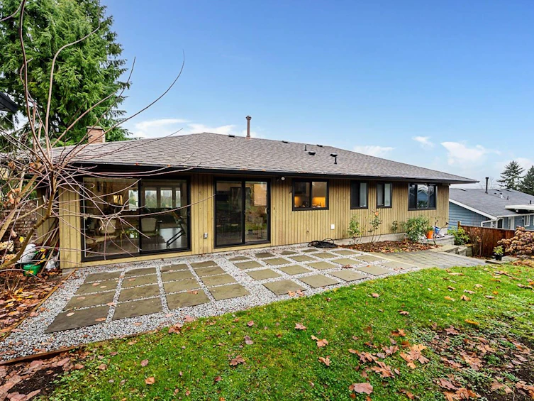 9150 Wilberforce Street, Burnaby, BC, V3N 4C6 - 32