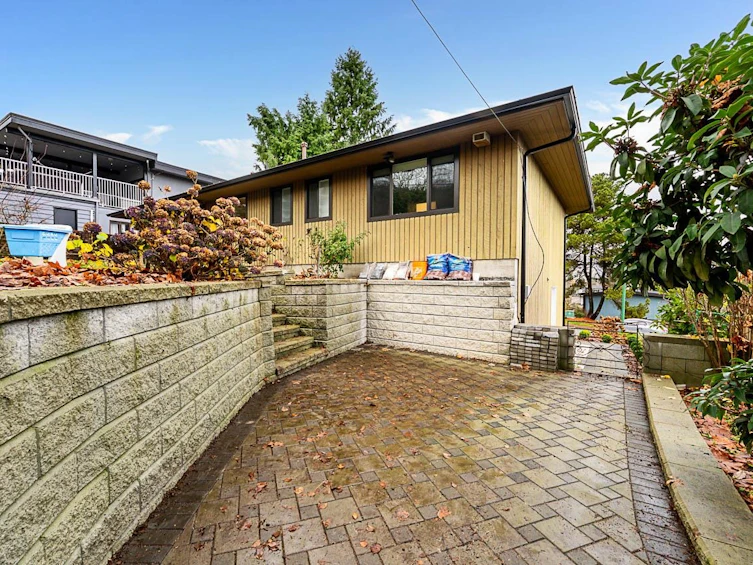 9150 Wilberforce Street, Burnaby, BC, V3N 4C6 - 30