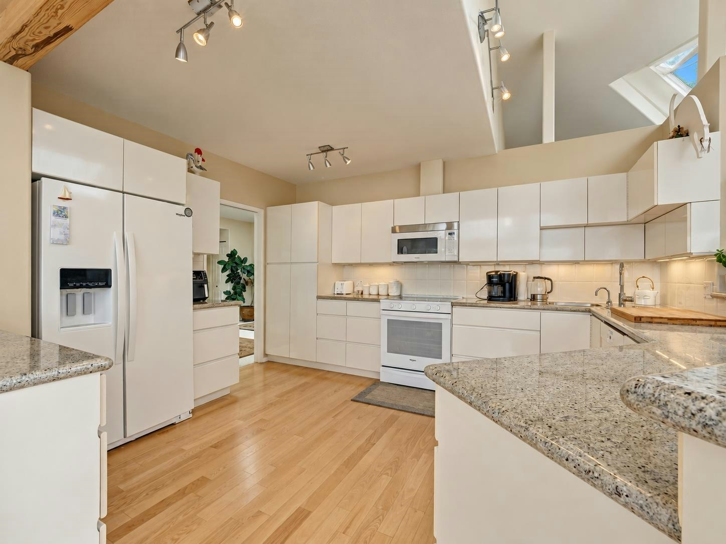 6484 N Gale Avenue, Sechelt, BC, V7Z 0L1 - 18