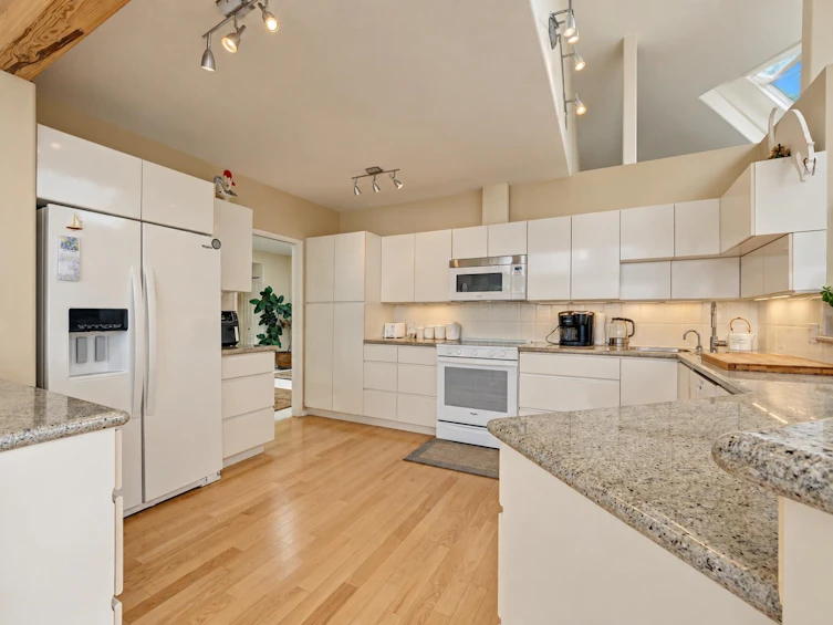 6484 N Gale Avenue, Sechelt, BC, V7Z 0L1 - 18