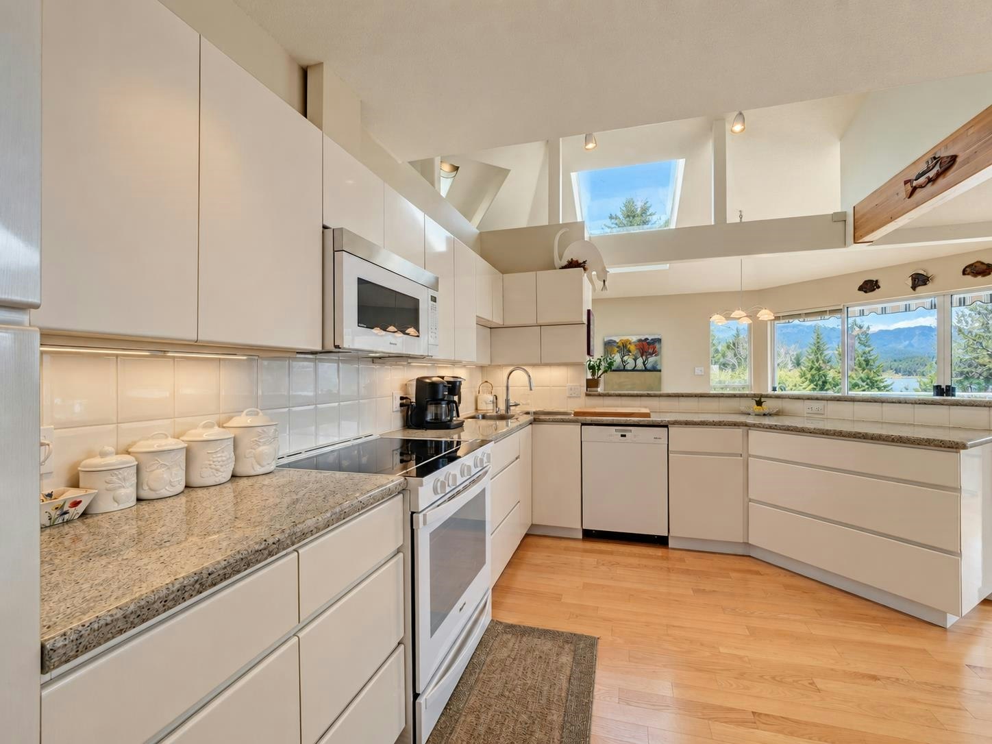 6484 N Gale Avenue, Sechelt, BC, V7Z 0L1 - 19