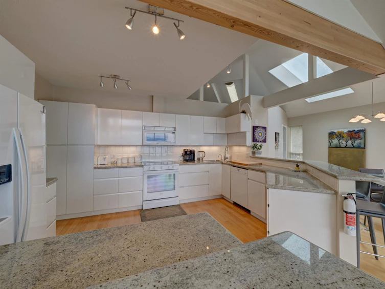 6484 N Gale Avenue, Sechelt, BC, V7Z 0L1 - 26