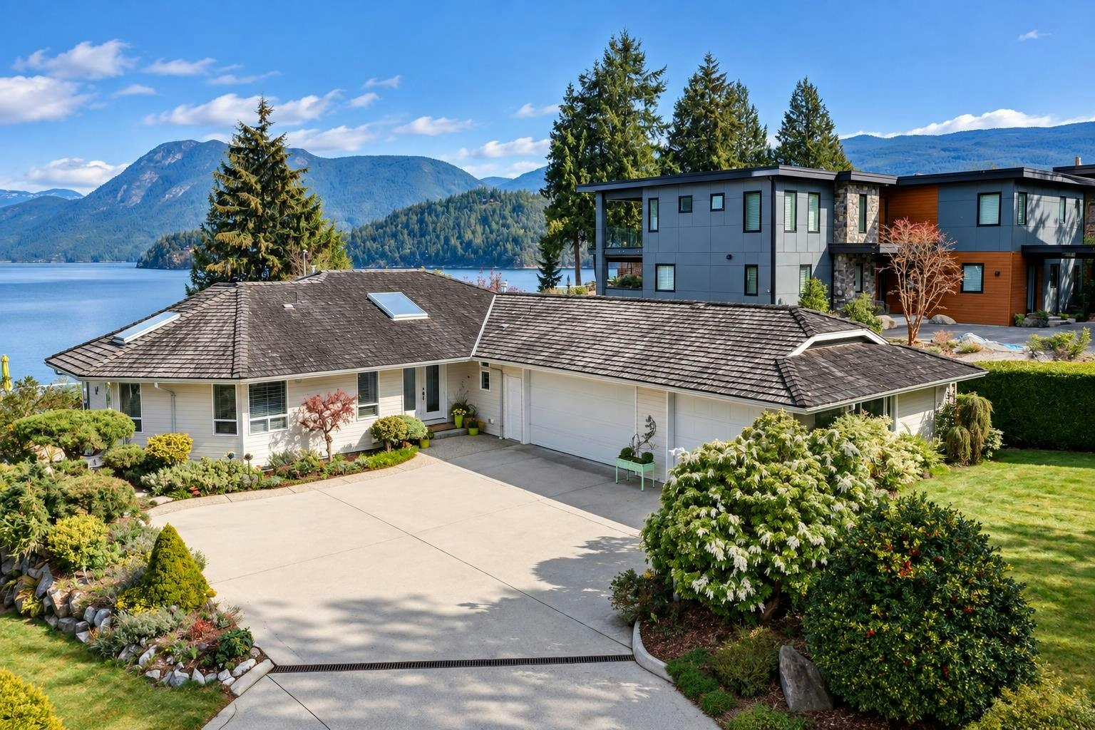 6484 N Gale Avenue, Sechelt, BC, V7Z 0L1