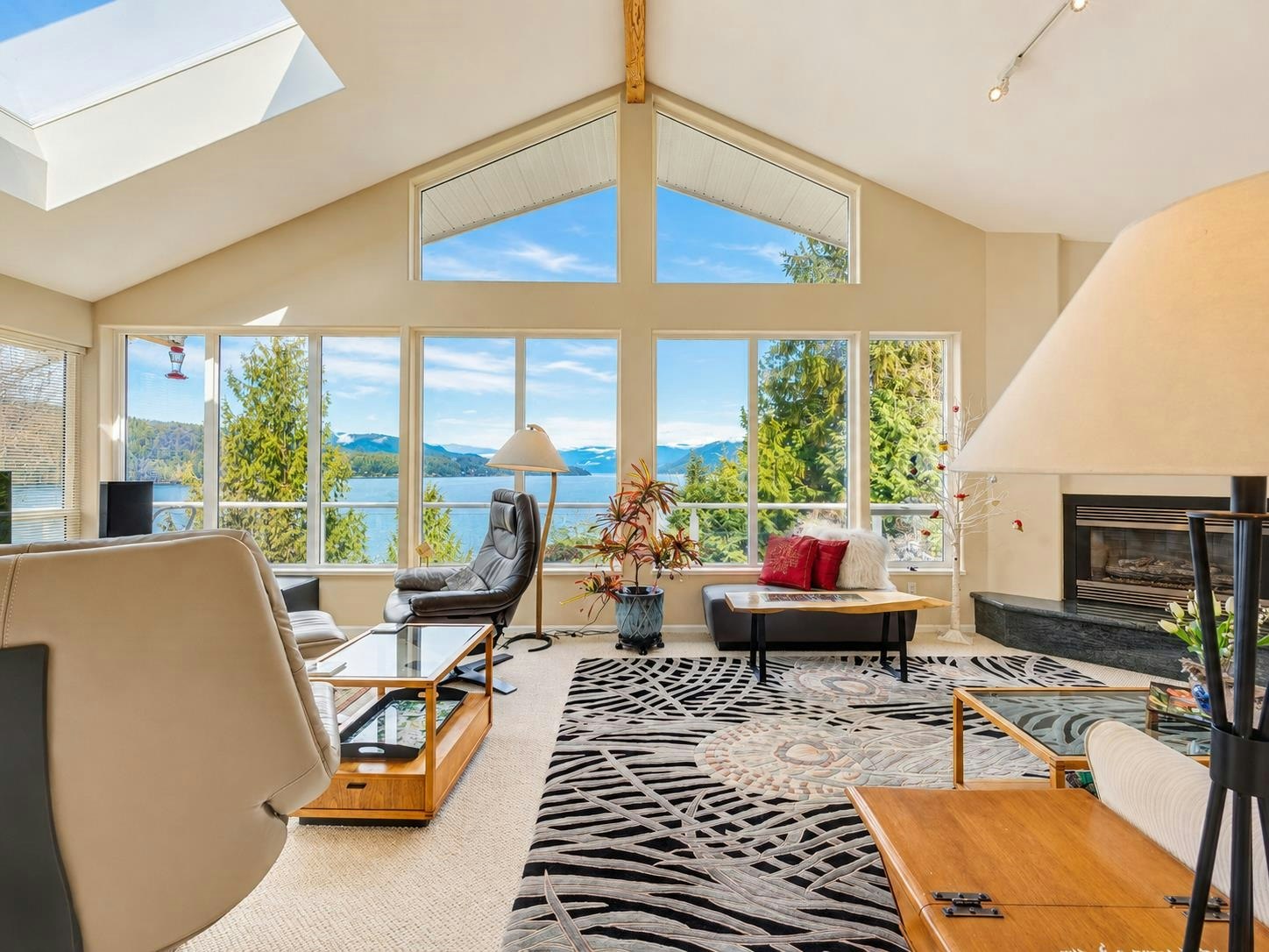 6484 N Gale Avenue, Sechelt, BC, V7Z 0L1 - 10