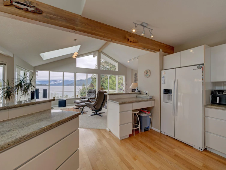 6484 N Gale Avenue, Sechelt, BC, V7Z 0L1 - 28