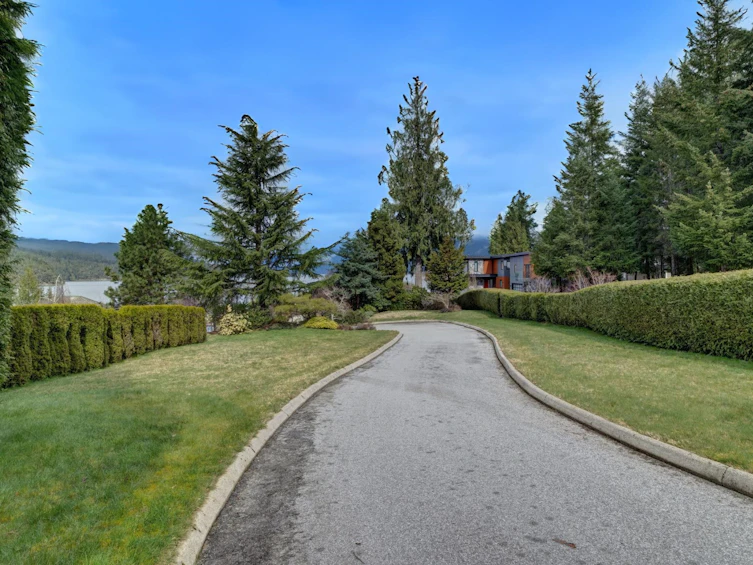 6484 N Gale Avenue, Sechelt, BC, V7Z 0L1 - 11
