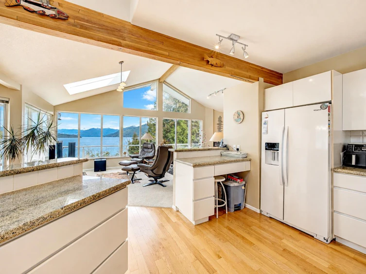 6484 N Gale Avenue, Sechelt, BC, V7Z 0L1 - 20