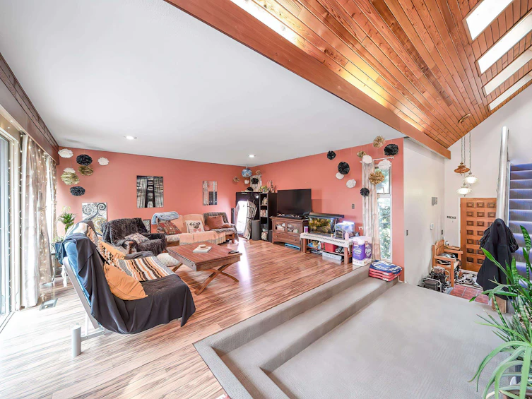 5734 Eglinton Street, Burnaby, BC, V5G 2B6 - 5