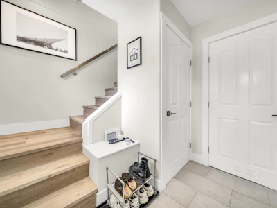 1089 E King Edward Avenue - 4