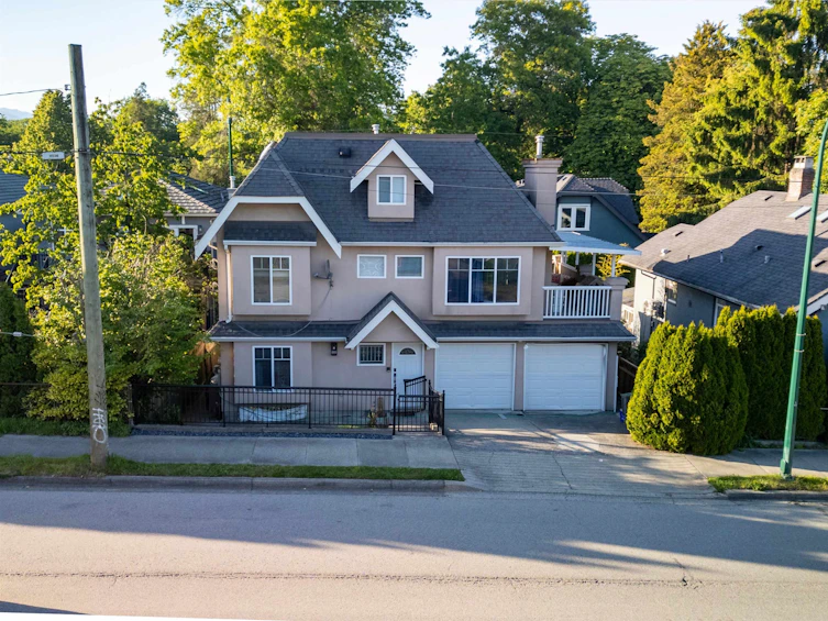 1089 E King Edward Avenue, Vancouver, BC, V5V 2E8 - 2