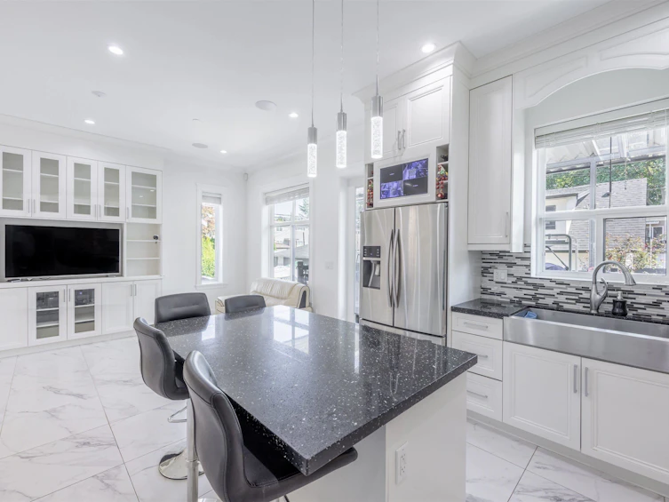 172 Ontario Place, Vancouver, BC, V5W 1S2 - 4