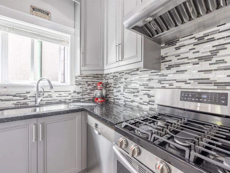 172 Ontario Place, Vancouver, BC, V5W 1S2 - 5