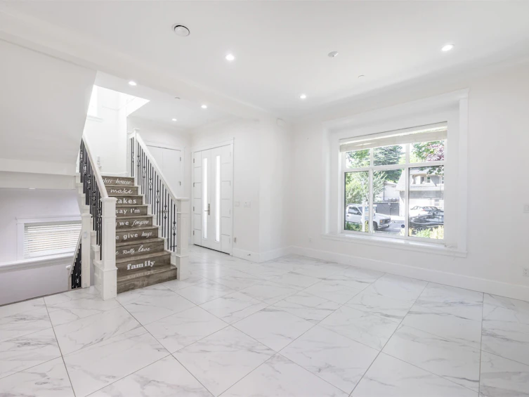 172 Ontario Place, Vancouver, BC, V5W 1S2 - 2