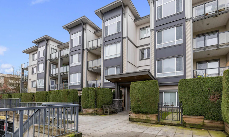 303-2943 Nelson Place