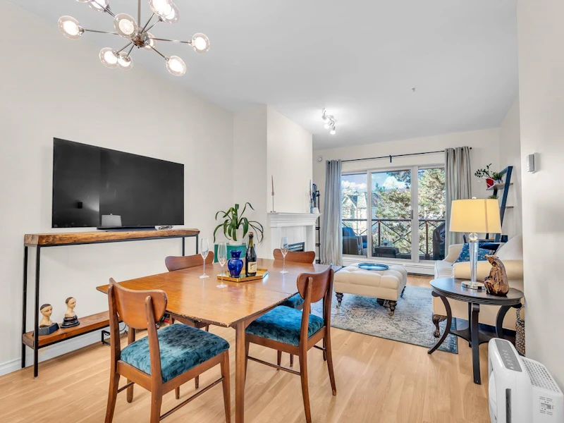 215 - 2109 Rowland Street, Port Coquitlam BC V3C 6J4
