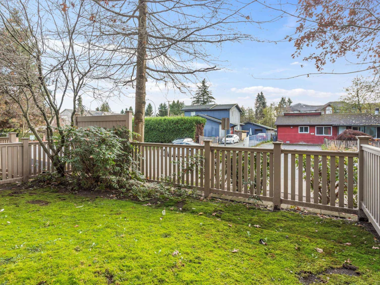 102-15385 101a Avenue, Surrey, BC, V3R 0B4 - 4