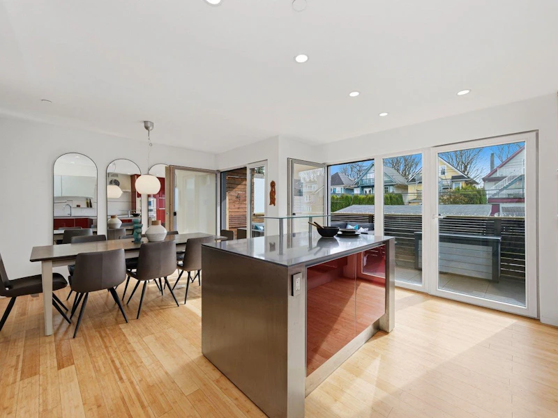 128 W 12th Avenue, Vancouver BC V5Y 1T7