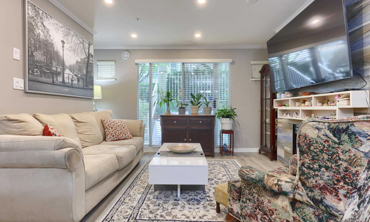 17-2885 E Kent Avenue North