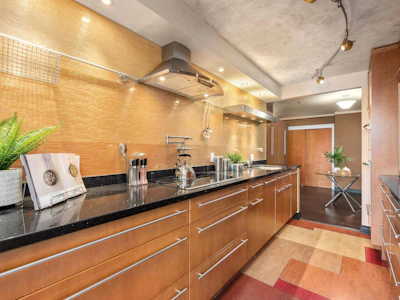 601-6622 Southoaks Crescent - 5