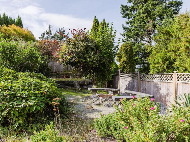 5620 Mintie Road, Halfmoon Bay, BC, V7Z 1E8 - 40