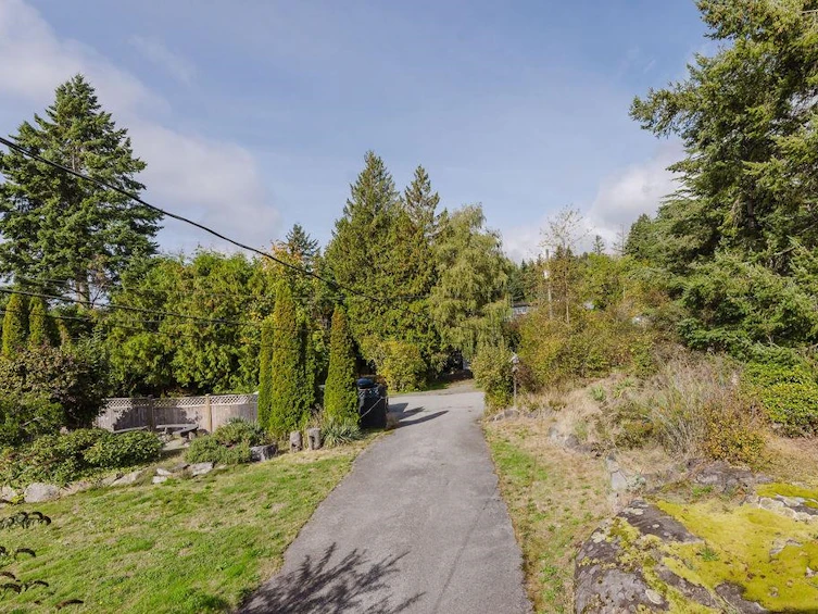 5620 Mintie Road, Halfmoon Bay, BC, V7Z 1E8 - 9
