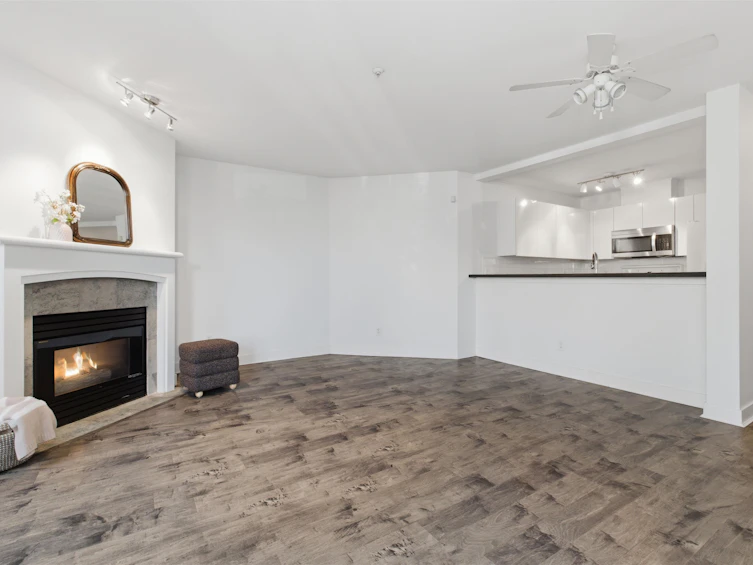 101-8460 Jellicoe Street, Vancouver, BC, V5S 4S8 - 7