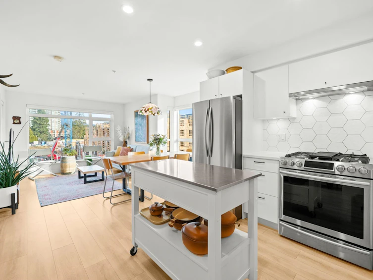 303-1519 Crown Street, North Vancouver, BC, V7J 1G6 - 5