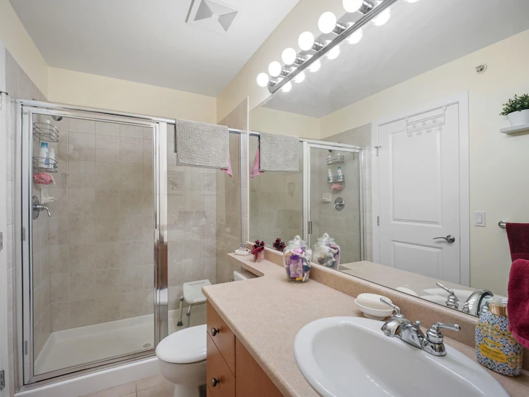 417-15385 101a Avenue, Surrey, BC, V3R 0B4 - 5
