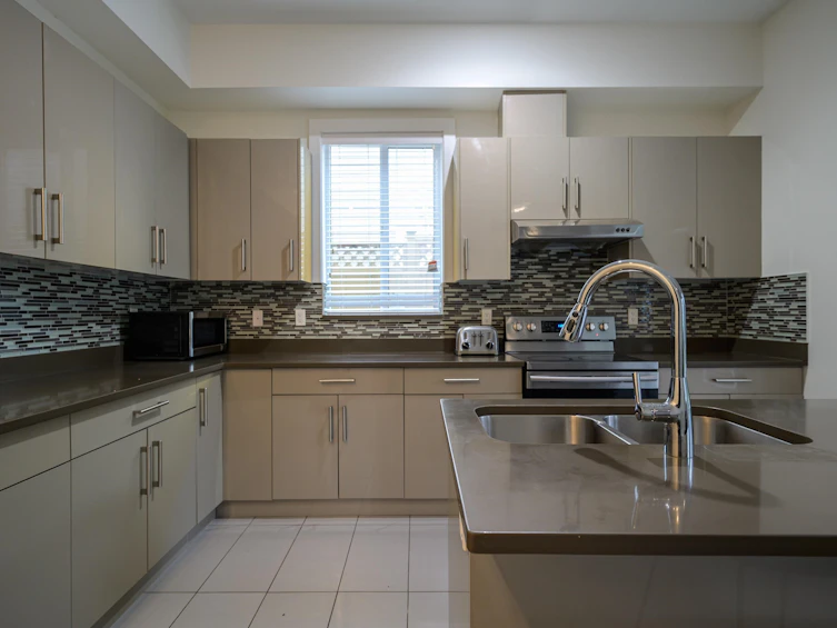 10873 132 Street, Surrey, BC, V3T 3W6 - 11