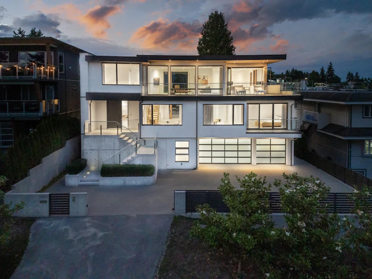 15493 Royal Avenue, Surrey, BC, V4B 1N4