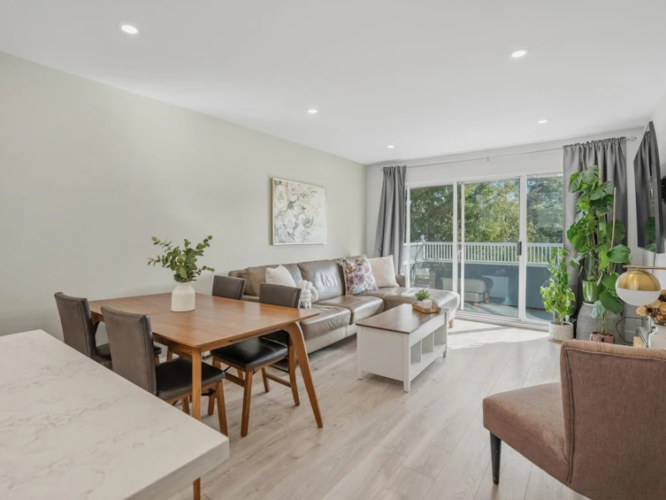 305-3875 W 4th Avenue, Vancouver, BC, V6R 4H8 - 3