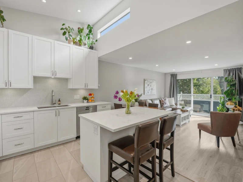 305 - 3875 W 4th Avenue, Vancouver BC V6R 4H8