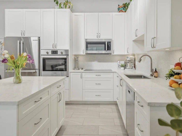 305-3875 W 4th Avenue, Vancouver, BC, V6R 4H8 - 2