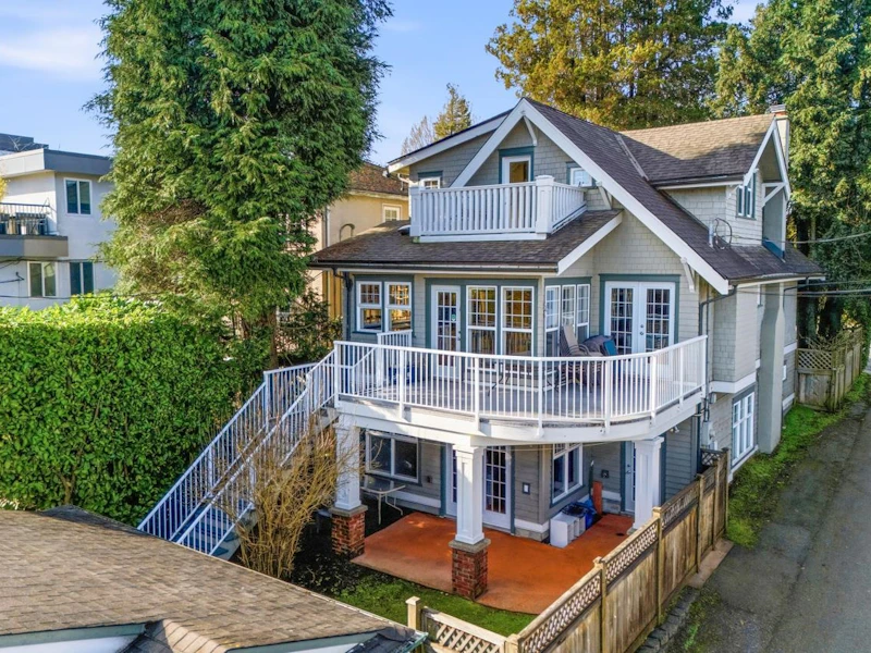 3662 Oak Street, Vancouver BC V6H 2M2