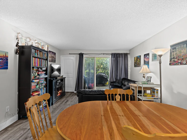 112-9847 Manchester Drive, Burnaby, BC, V3N 4P4 - 8