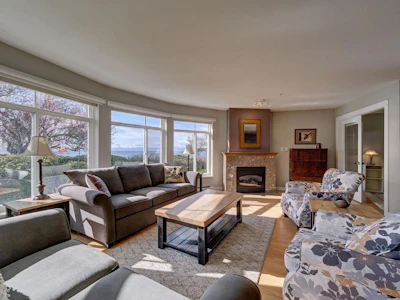 103-5470 Inlet Avenue - 4