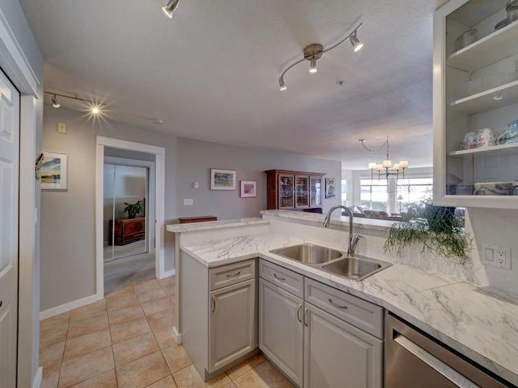 103-5470 Inlet Avenue, Sechelt, BC, V7Z 0H4 - 5
