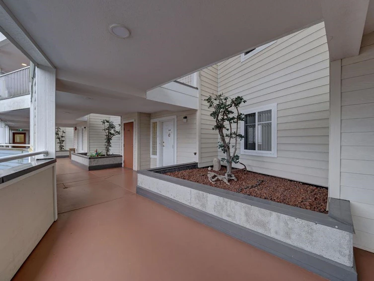 103-5470 Inlet Avenue, Sechelt, BC, V7Z 0H4 - 2