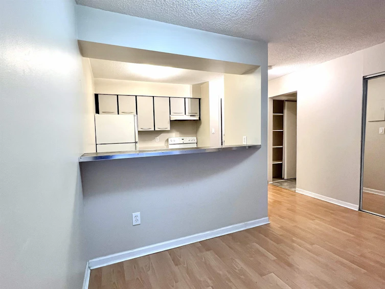 208-1955 Woodway Place, Burnaby, BC, V5B 4S5 - 3