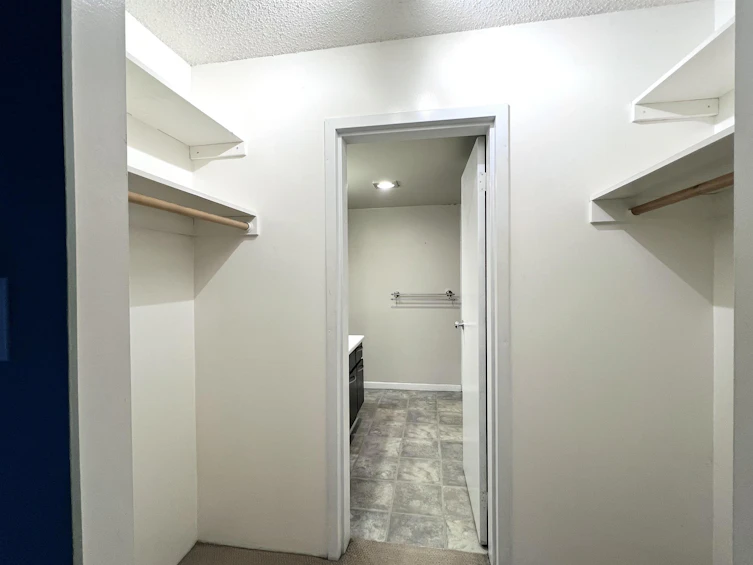 208-1955 Woodway Place, Burnaby, BC, V5B 4S5 - 9
