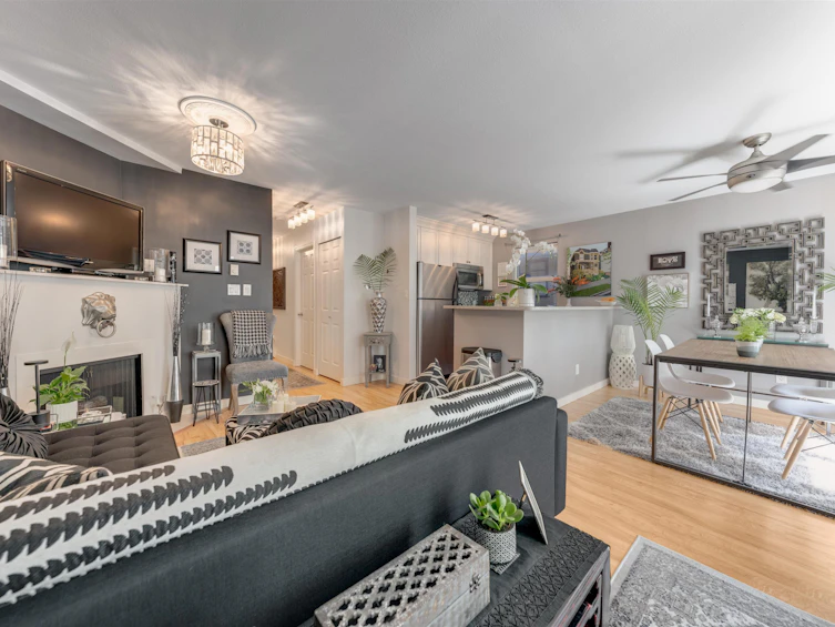 201-985 10th Avenue, Vancouver, BC, V5Z 1L9 - 12