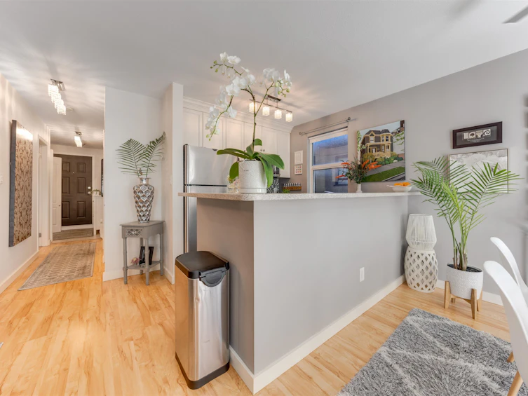 201-985 10th Avenue, Vancouver, BC, V5Z 1L9 - 5