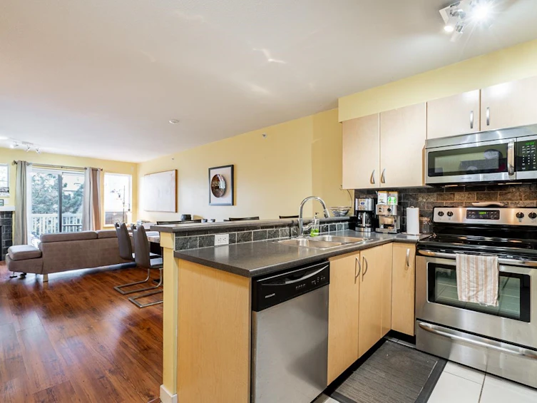 412-20750 Duncan Way, Langley, BC, V3A 9J6 - 9