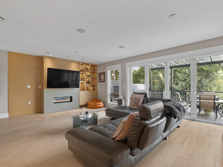 1033 Prospect Avenue, North Vancouver, BC, V7R 2M6 - 4
