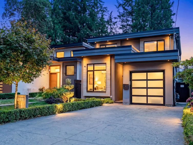 1033 Prospect Avenue, North Vancouver, BC, V7R 2M6