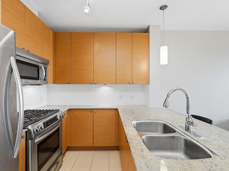 2201-400 Capilano Road, Port Moody, BC, V3H 0E1 - 3