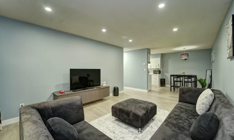 202-33450 George Ferguson Way