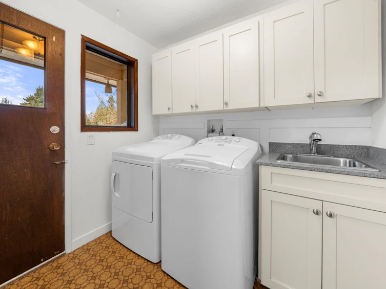 4877 Cedarcrest Avenue, North Vancouver, BC, V7R 3R6 - 35