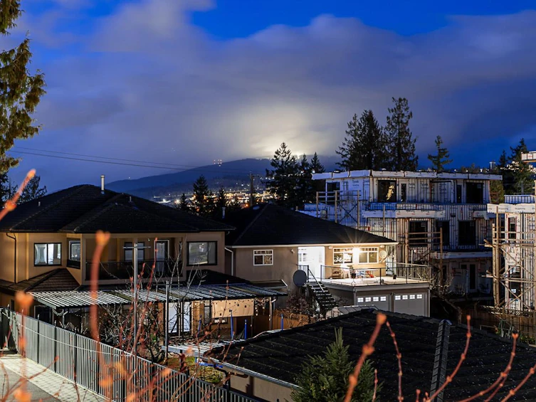 8445 15th Avenue, Burnaby, BC, V3N 1Y1 - 20
