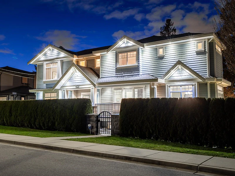 8445 15th Avenue, Burnaby BC V3N 1Y1